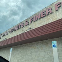 Photo taken at Spec&amp;#39;s Wines, Spirits &amp;amp; Finer Foods by W. Ross W. on 5/15/2021