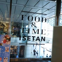 Photo taken at Queen&#39;s Isetan by Bekker on 6/2/2022