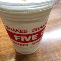 Photo taken at Five Guys by frances 💋 on 10/18/2019