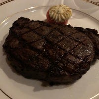 Foto diambil di Duane&amp;#39;s Prime Steaks &amp;amp; Seafood oleh Patrick C. pada 11/16/2019