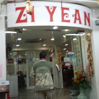 Photo taken at Zi Yean Restaurant by Alice F. on 7/27/2014