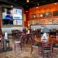 Foto tomada en Wings &amp;amp; Rings  por Chad el 12/2/2021