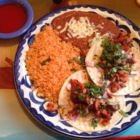 Foto tirada no(a) La Mesa Mexican Restaurant por Chad em 12/18/2013