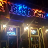 Foto diambil di East End Bar &amp;amp; Grill oleh Grace S. pada 10/14/2016