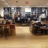 Photo taken at J.Crew by Grace S. on 10/28/2018