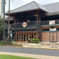 Photo taken at Hard Rock Cafe Honolulu by UltraJbone166 on 12/11/2022