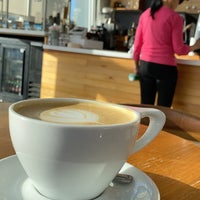 Foto diambil di Panther Coffee oleh Joudy pada 1/11/2020