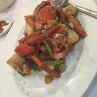 Photo taken at Hung Cheung Chinese Seafood Restaurant by Amelia C. on 10/1/2015
