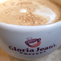 Снимок сделан в Gloria Jean&amp;#39;s Coffees пользователем Franz L. 8/26/2015