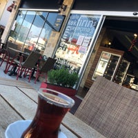 Das Foto wurde bei Baba Fırın - Cafe Çalış von Süleyman M. am 9/27/2021 aufgenommen