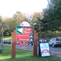 Foto tirada no(a) Lyman Orchards Apple Barrel Market por Maza M. em 10/20/2021