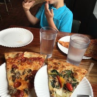 8/15/2016에 Laney M.님이 Providence Pizza에서 찍은 사진