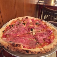5/12/2015 tarihinde Dave T.ziyaretçi tarafından Pizzeria Da Lupo'de çekilen fotoğraf