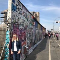 Photo taken at Berlin Duvarı by 💐 Akbulut 💫 on 4/19/2018