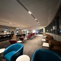 Photo taken at Maple Leaf Lounge (Transborder) by Bin on 6/3/2023