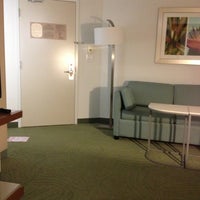 Das Foto wurde bei SpringHill Suites by Marriott Miami Downtown/Medical Center von linley a. am 7/28/2013 aufgenommen