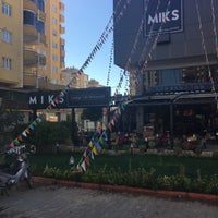 Das Foto wurde bei Miks Lounge Cafe von Mustafa KURSAV am 10/20/2016 aufgenommen