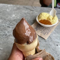 Снимок сделан в Jeni&amp;#39;s Splendid Ice Creams пользователем Israel R. 7/8/2022