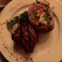 Photo taken at Carvers Steaks &amp;amp; Chops by Nl3m on 3/22/2015