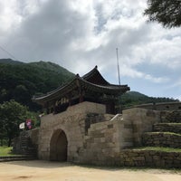 Photo taken at 문경새재 제1관문 (주흘관) by Kanghi Y. on 8/2/2017