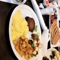 Photo taken at Ruby Tuesday by Omar Q on 3/31/2019