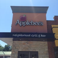 Photo taken at Applebee&amp;#39;s Grill + Bar by Jur D. on 6/16/2015