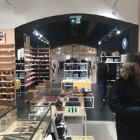 Das Foto wurde bei Freshlabels Flagship Store von Chuk I. am 1/25/2018 aufgenommen