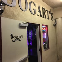 Foto scattata a Bogart&amp;#39;s Sports Bar da EJ C. il 10/14/2016