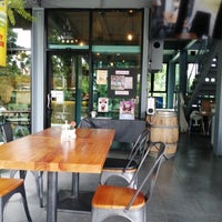 Foto diambil di Ley Cafe&amp;#39; Pranburi เล คาเฟ่ ปราณบุรี oleh pat s. pada 9/20/2022