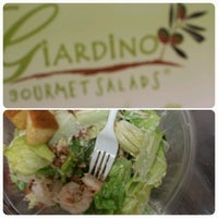 Foto scattata a Giardino Gourmet Salads-Downtown Miami da Liz D. il 7/7/2014