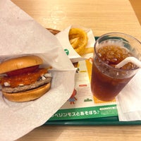 Photo taken at MOS Burger by のすけ。 on 7/17/2023