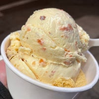 Foto tirada no(a) Swensen&amp;#39;s Ice Cream por doc em 11/8/2021