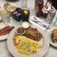 4/18/2018에 Scott D.님이 Mary and Robb&amp;#39;s Westwood Cafe에서 찍은 사진