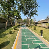 Photo taken at สวนหย่อมสะพานพระปกเกล้า by Kamol C. on 3/20/2021
