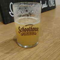 Foto tirada no(a) Schoolhouse Beer and Brewing por Greg E. em 5/5/2017