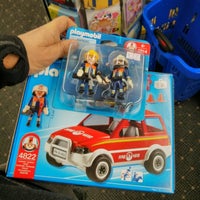 รูปภาพถ่ายที่ Little Things Toy Store โดย Chris R. เมื่อ 12/15/2012