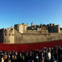 Photo taken at Blood Swept Lands and Seas of Red - Tower of London WW1 Poppy Memorial by Alastair H. on 11/12/2014