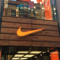 Edelsteen Verstelbaar merknaam Nike Store - Sporting Goods Shop in Kuip