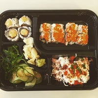 Photo prise au Bento Asian Kitchen &amp;amp; Sushi par Rick C. le12/22/2015