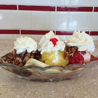 Photo taken at Oberweis Ice Cream and Dairy Store by Malou E. on 6/23/2013