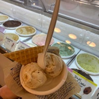 Das Foto wurde bei Jeni&amp;#39;s Splendid Ice Creams von G am 11/14/2023 aufgenommen