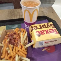 Photo taken at McDonald&amp;#39;s by Nui N. on 9/27/2019