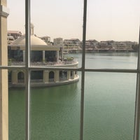 Das Foto wurde bei Courtyard by Marriott Dubai, Green Community von Ghinwa C. am 5/17/2018 aufgenommen