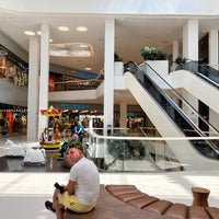 รูปภาพถ่ายที่ Shopping Center Citypark โดย Jazeel B. เมื่อ 7/22/2022