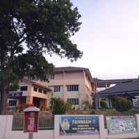 Sk Puchong Utama 3 Edificio Universitario Academico En Puchong