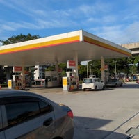 รูปภาพถ่ายที่ Shell &amp;amp; 7 Eleven โดย Puchong เมื่อ 11/20/2023