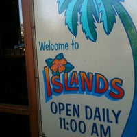 Foto tomada en Islands Restaurant  por Jake P. el 8/8/2012