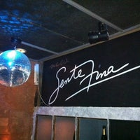 Photo taken at Gente Fina - Bar e Lounge by Ricardo G. on 4/29/2012