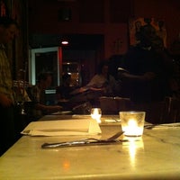 Das Foto wurde bei Abigail Cafe &amp;amp; Wine Bar von Dianna W. am 7/11/2012 aufgenommen