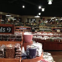 รูปภาพถ่ายที่ The Fresh Market โดย Lisa B. เมื่อ 8/1/2012